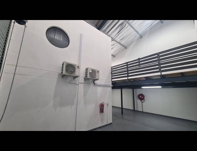 212M² WAREHOUSE TO LET IN RIVERHORSE VALLEY